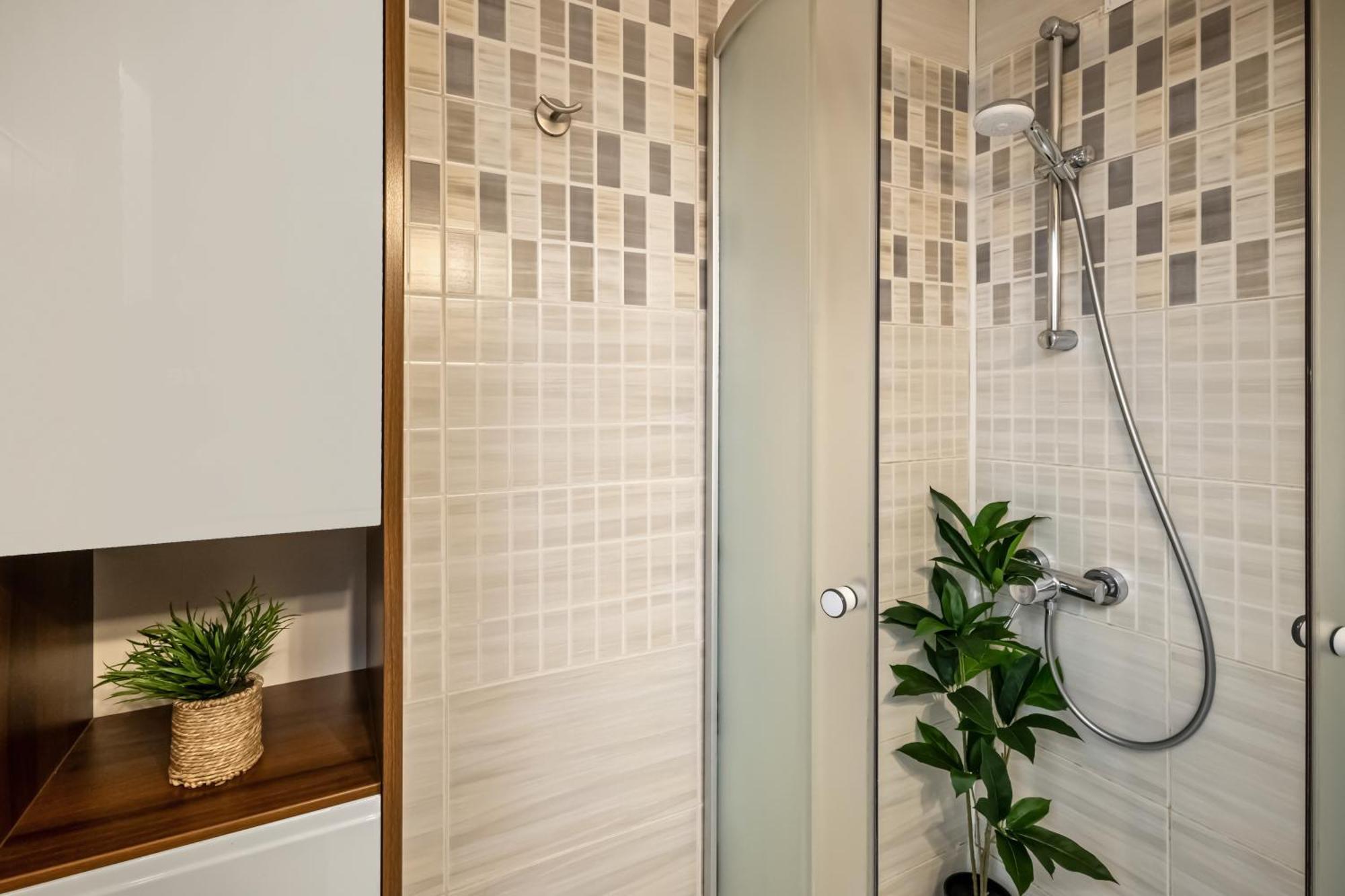 Earthy Escape - Central Apt With Balcony Букурещ Екстериор снимка